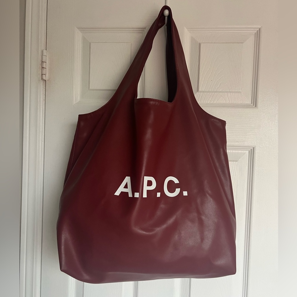 A.P.C. | NINON TOTE (BURGUNDY)
